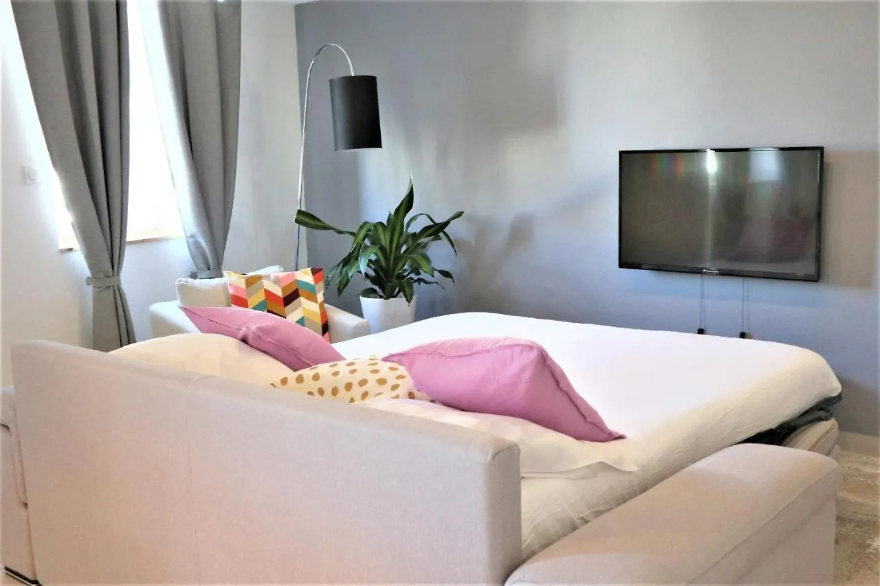 5 Mn Zenith Grande Halle Auvergne,Pied De Gergovie,Garage,Netflix Romagnat 0*,