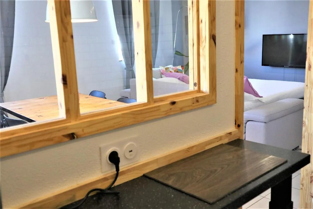 5 Mn Zenith Grande Halle Auvergne,Pied De Gergovie,Garage,Netflix Romagnat 0*,  France
